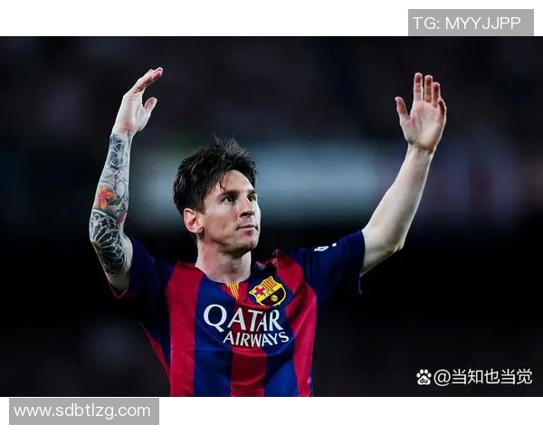 梅西驰骋绿茵场展现王者风范足球巨星壁纸震撼视觉享受